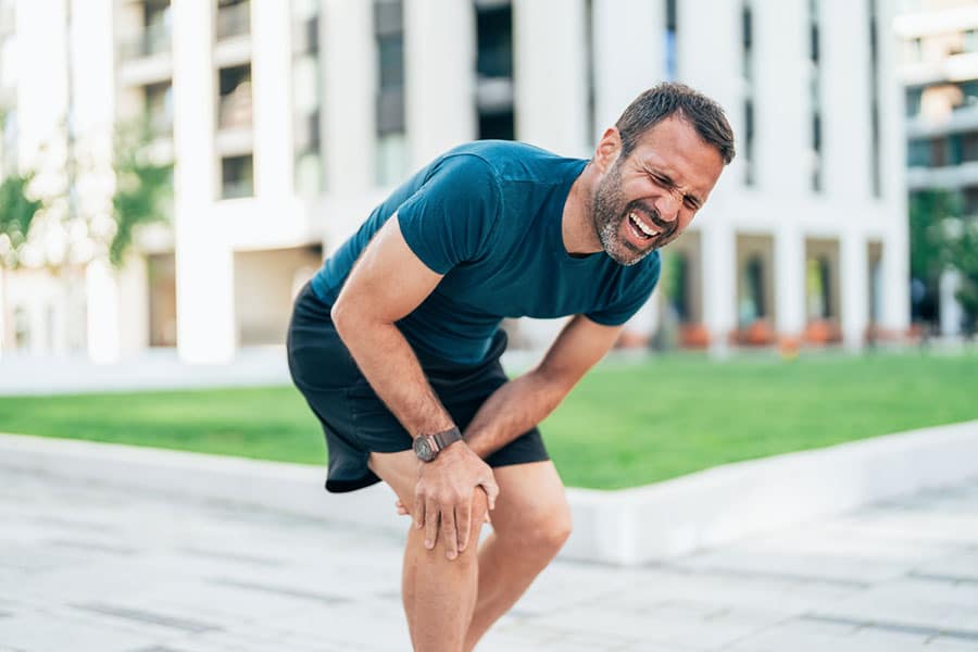 knee-pain-treatment-dearborn-michigan Man who needs Knee Pain Treatment in Dearborn MI